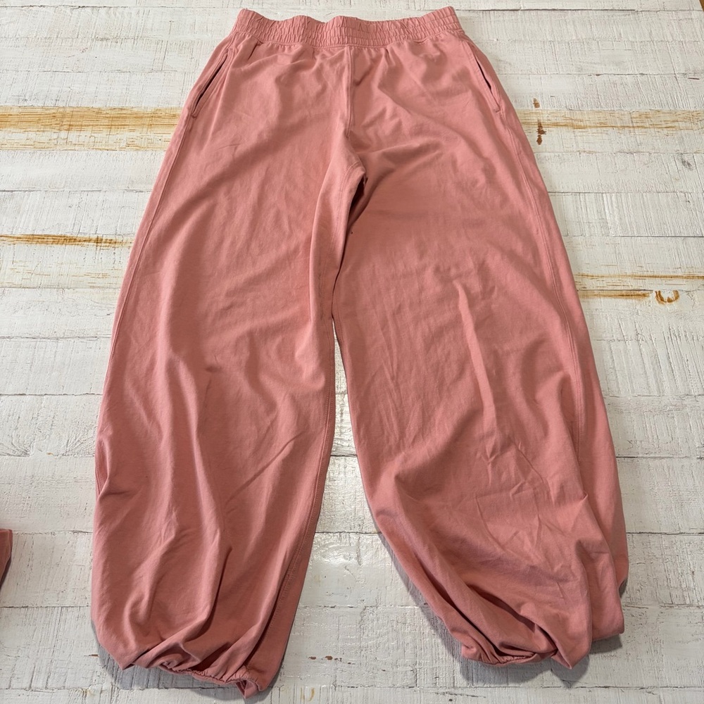 FP Movement Hot Shot Crossover Set NWT size XL in Petal 2 Piece Set Baggy - Picture 10 of 11